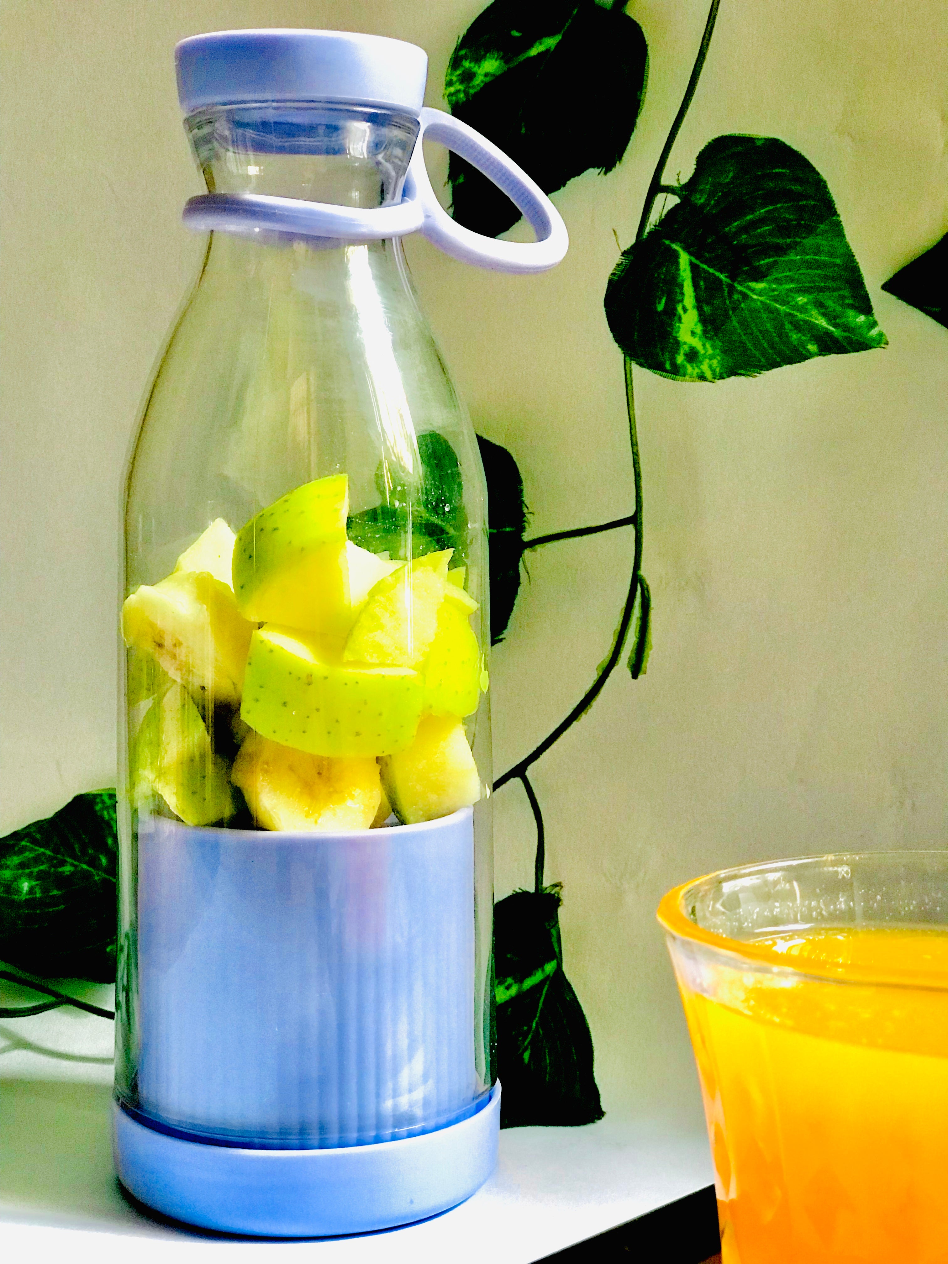 Mini USB Portable Juicer Blender – 420ml Rechargeable Bottle for Fresh Juices & Shakes