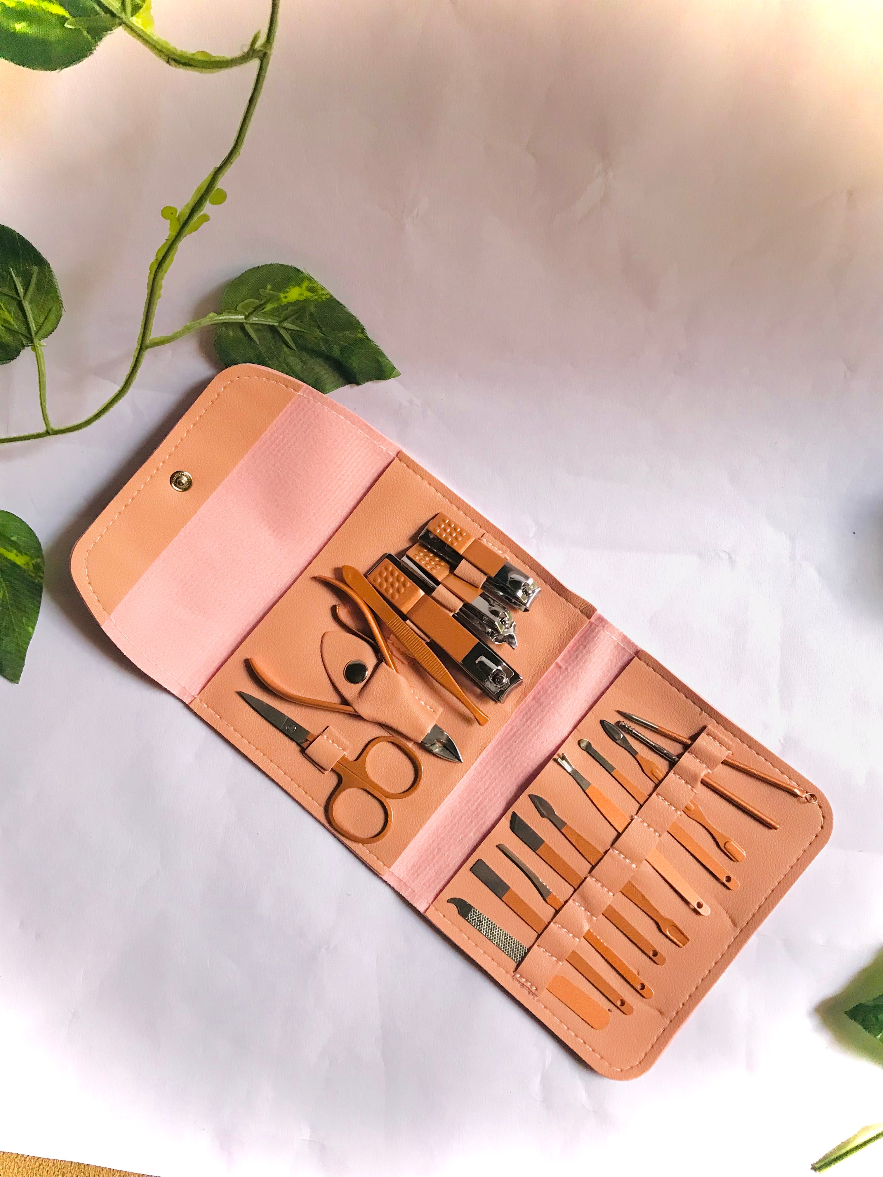 All-in-One 16 Pcs Manicure & Pedicure Grooming Kit – Compact & Travel-Ready for Men & Women