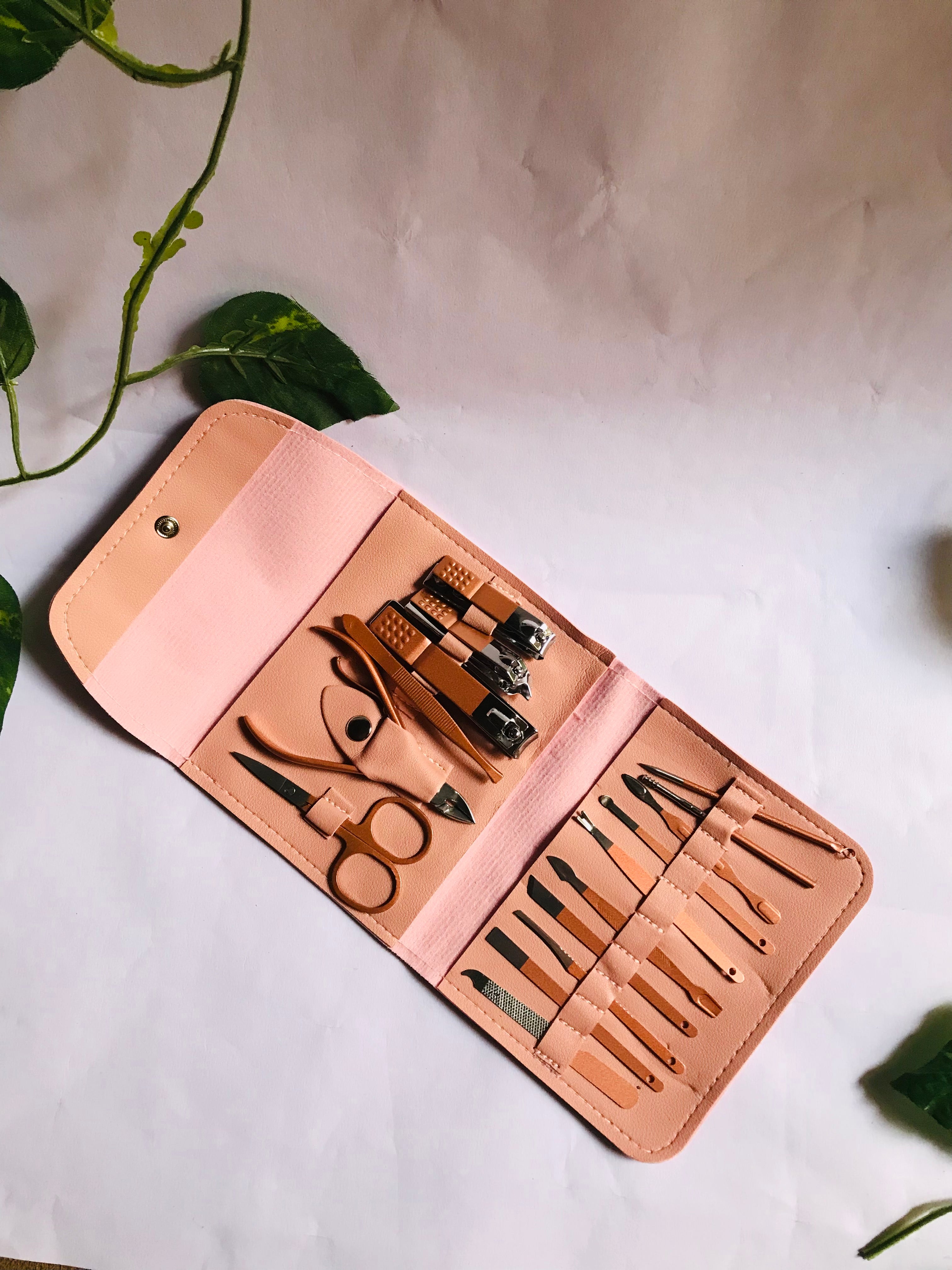 All-in-One 16 Pcs Manicure & Pedicure Grooming Kit – Compact & Travel-Ready for Men & Women